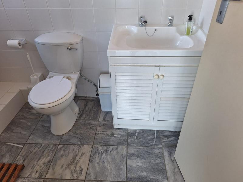 6 Bedroom Property for Sale in Glentana Western Cape